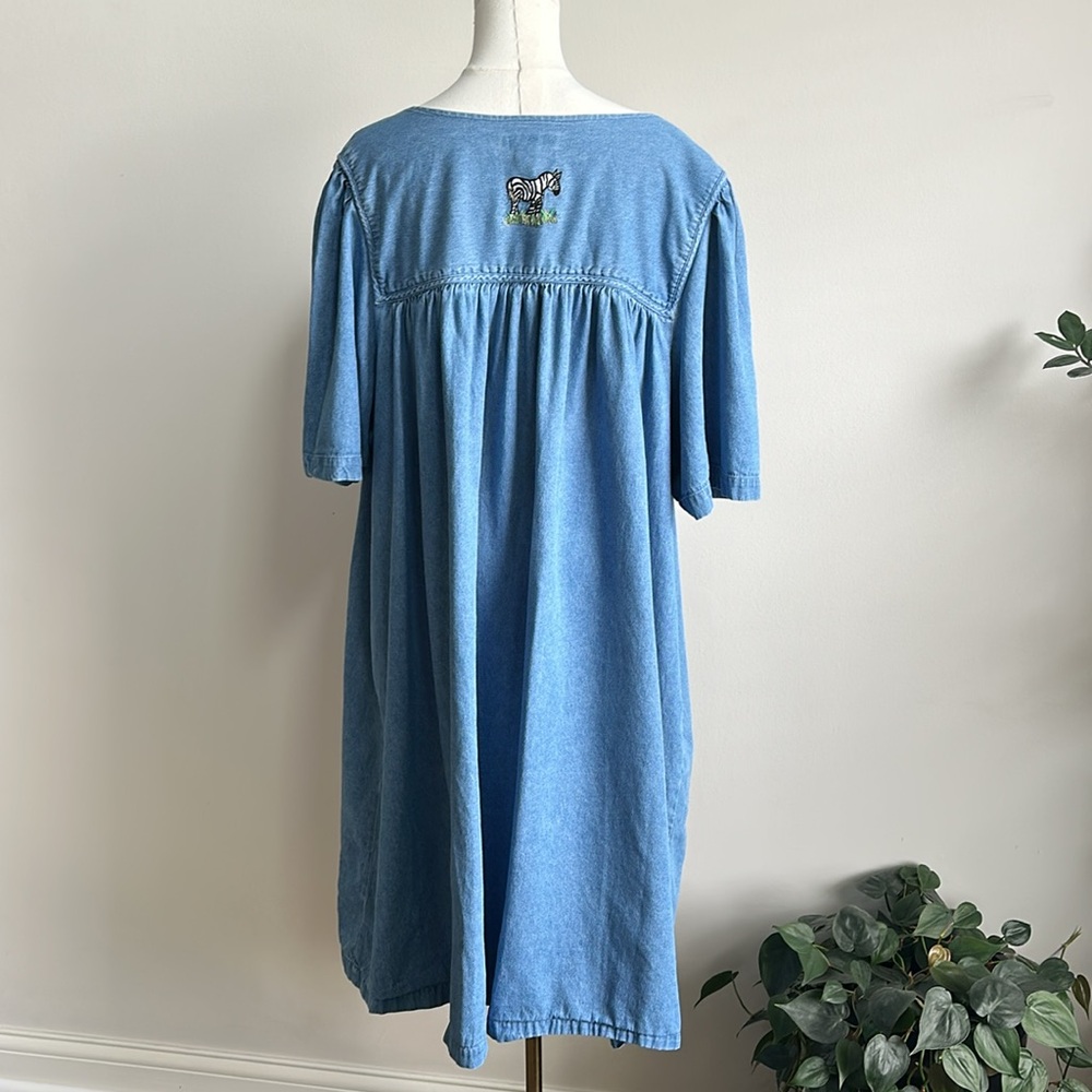 Vintage Women’s Plus Size Denim Embroidered Safari Art‎ Full Zip Pocket Dress 2X - Picture 2 of 10